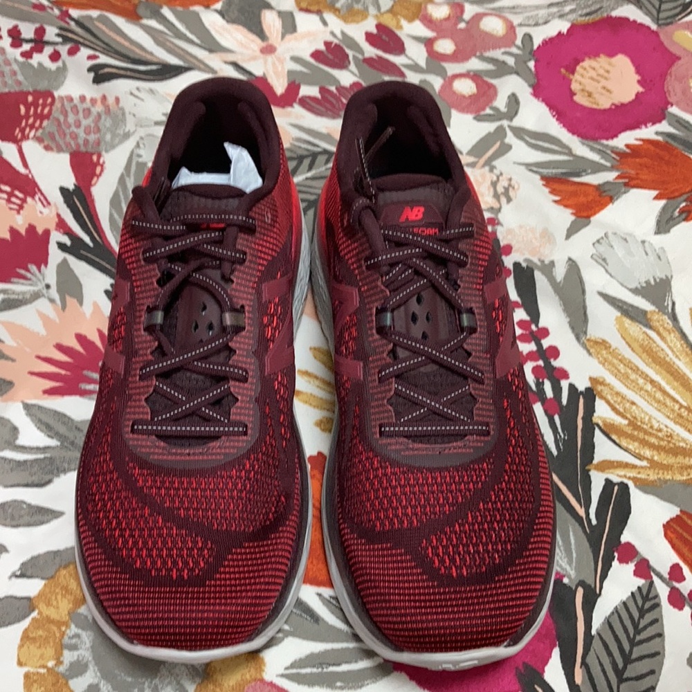 BRAND NEW. Men’s NB Size 11 Runners